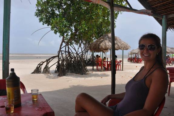 Cervejinha na praia de Barra Velha, na Ilha de Marajó - PA